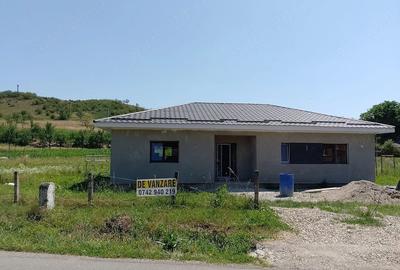 Casă cu 3 camere cu Teren 1000 Mp în Central