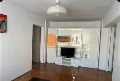 Apartament cu 3 camere semidecomandat, mobilat în Turda
