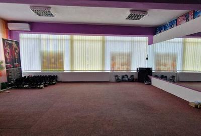 Spațiu comercial, de 60 mp, în Central - 4