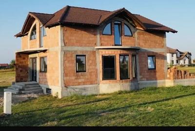 Casă cu 4 camere în Turnu - 3