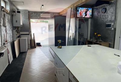 Spațiu comercial, de 47 mp, în Central - 4