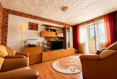 Apartament cu 3 camere decomandat în Viziru 3