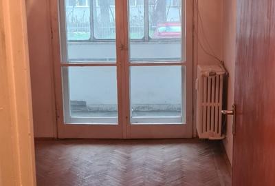 Apartament cu 3 camere semidecomandat, mobilat în Titan - 2