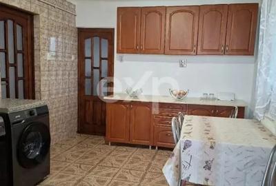 Apartament cu 3 camere semidecomandat în Calea Turzii
