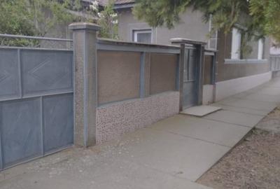 Casă cu 5 camere cu Teren 250 Mp în Central