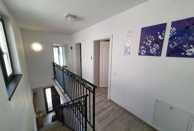 Casă cu 4 camere cu Teren 400 Mp în Dumbrăvița