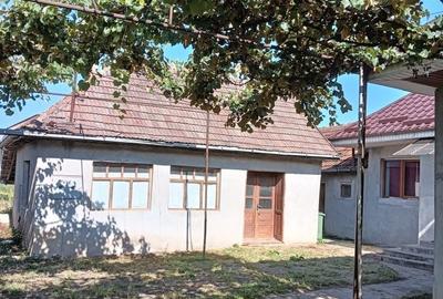 Casă cu 4 camere în Micula