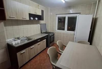 Apartament cu 3 camere decomandat, mobilat în Tei
