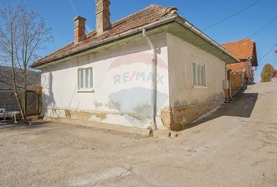 Casă individuală cu 2 camere cu Teren 230 Mp în Schei - 2