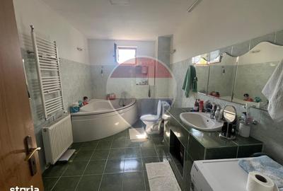 Casă cu 3 camere cu Teren 2244 Mp în Vânători