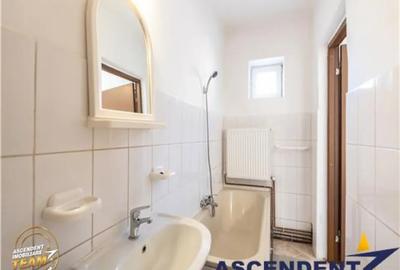 Casă cu 2 camere cu Teren 186 Mp în Simeria