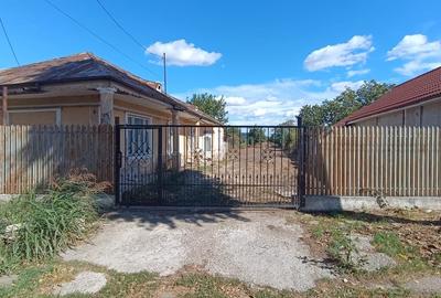 Casă cu 3 camere cu Teren 1625 Mp în Central
