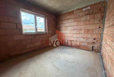 Casă cu Teren 372 Mp în Sânandrei
