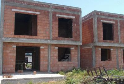 Casă cu 4 camere cu Teren 300 Mp în Moșnița Nouă