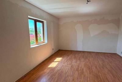 Casă cu 7 camere cu Teren 1130 Mp în Central
