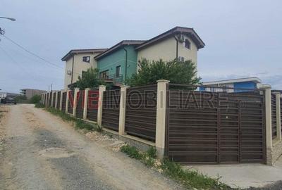 Casă cu 10 camere cu Teren 375 Mp în Mamaia-Sat
