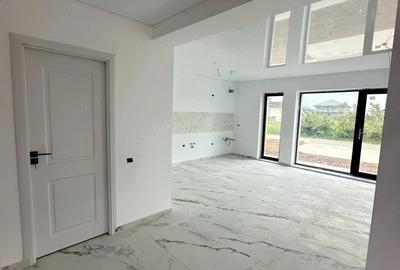 Casă cu 3 camere cu Teren 220 Mp în Central