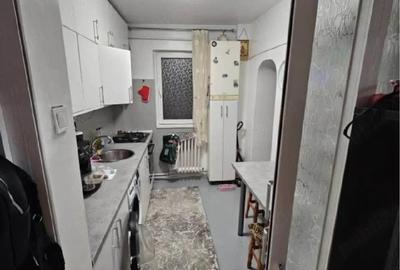 Apartament cu 3 camere decomandat în Mircea cel Bătrân