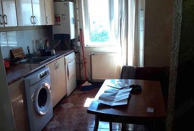 Apartament cu 3 camere decomandat, mobilat în Central