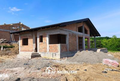 Casă cu 4 camere cu Teren 700 Mp în Livezeni