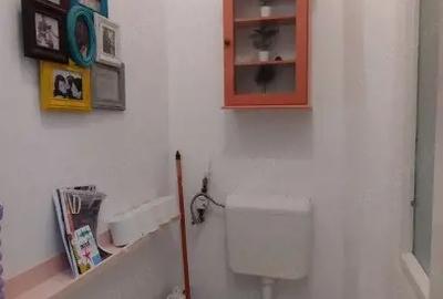 Apartament cu 3 camere semidecomandat, mobilat în Central