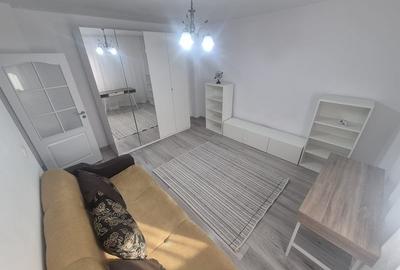 Garsonieră decomandată în Valea Adâncă