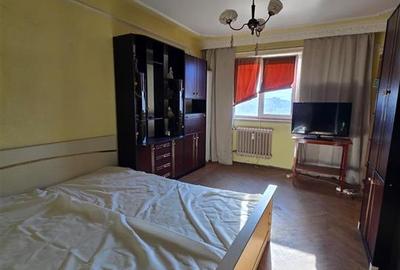 Apartament cu 3 camere semidecomandat în Podu Roș - 1