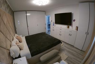 Apartament cu 3 camere semidecomandat, mobilat în Pantelimon