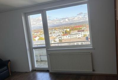 Apartament cu 3 camere decomandat în Cornișa