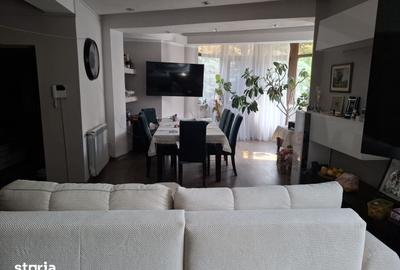 Casă cu 8 camere cu Teren 500 Mp în Tei - 9