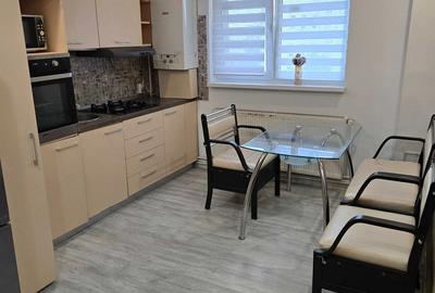 Apartament cu 3 camere decomandat în Titan