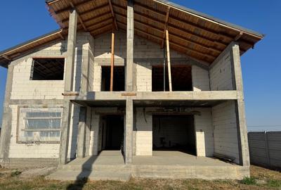 Casă cu 4 camere în Slătioara