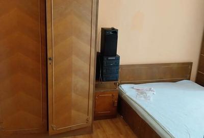 Apartament cu 3 camere semidecomandat în Central - 1