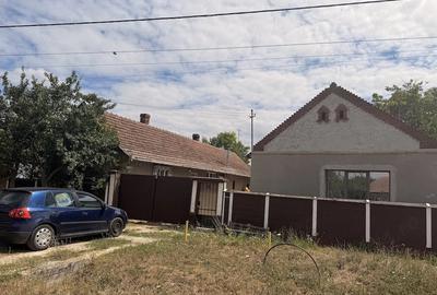 Casă cu 2 camere cu Teren 2498 Mp în Sânnicolau Român