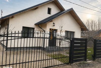 Casă cu 3 camere decomandat în Lunca Cetățuii