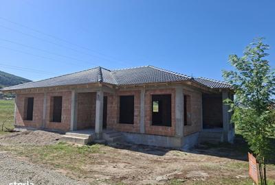 Casă cu 4 camere în Micești