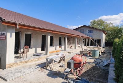 Casă cu 10 camere cu Teren 600 Mp în Central