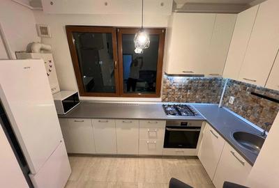 Apartament cu 3 camere semidecomandat în Prelungirea Ghencea
