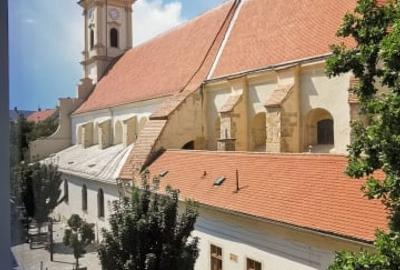 Apartament cu 2 camere, mobilat în Central