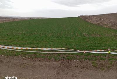 Teren de 1400 mp, în Aiton