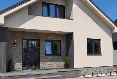 Casă cu 4 camere cu Teren 300 Mp în Lumina