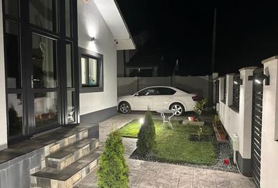 Casă cu 4 camere în Preajba