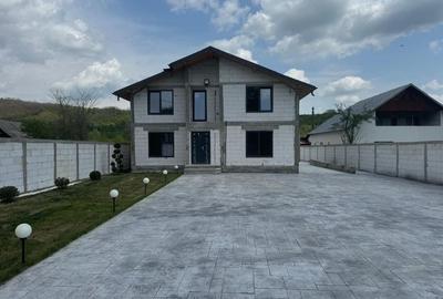Casă cu 4 camere în Bogați - 1