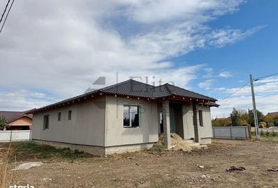 Casă cu 3 camere în Leș
