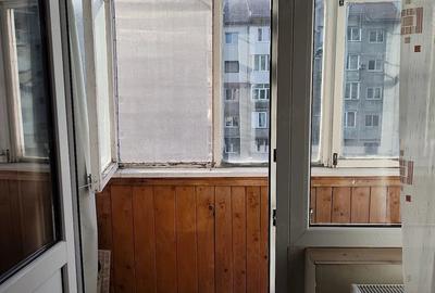 Garsonieră decomandată în Petros - 5