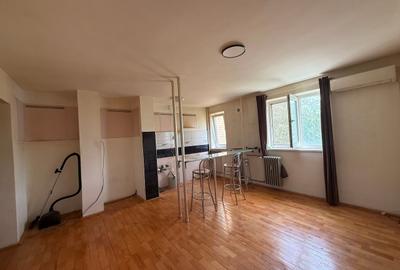 Apartament cu 3 camere semidecomandat în Drumul Taberei - 1
