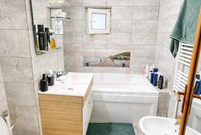 Apartament cu 2 camere decomandat, mobilat în Micro 21