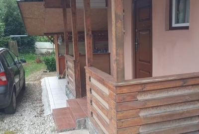 Casă cu 2 camere în Moroeni