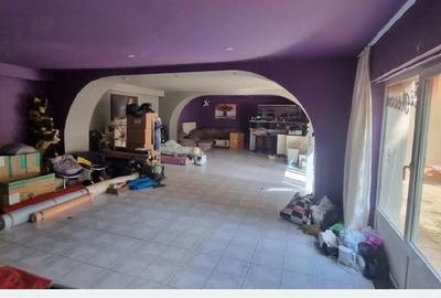 Casă cu 7 camere cu Teren 1000 Mp în Central