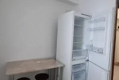 Garsonieră decomandată în Titan